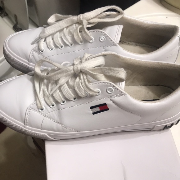 Calvin Klein - Picture 3 of 6